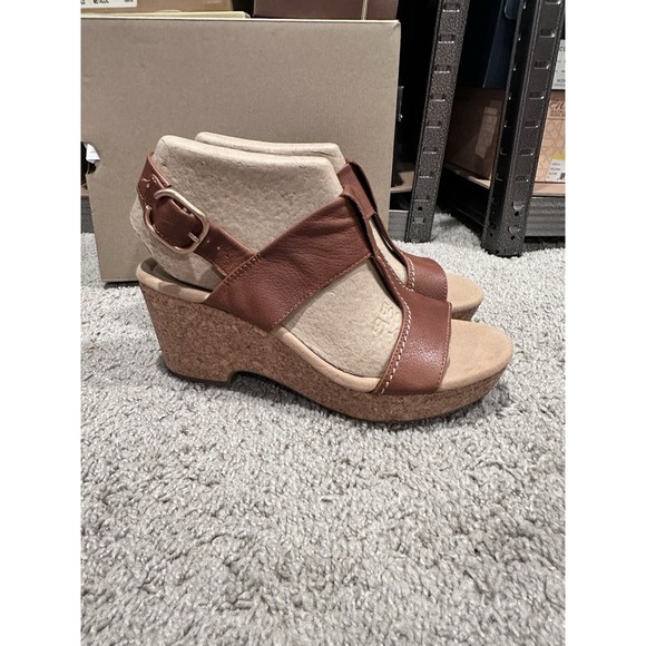 Clarks‎ Giselle Style Sandals Women's 10 M Brown Tan Slingback Leather - Picture 1 of 6